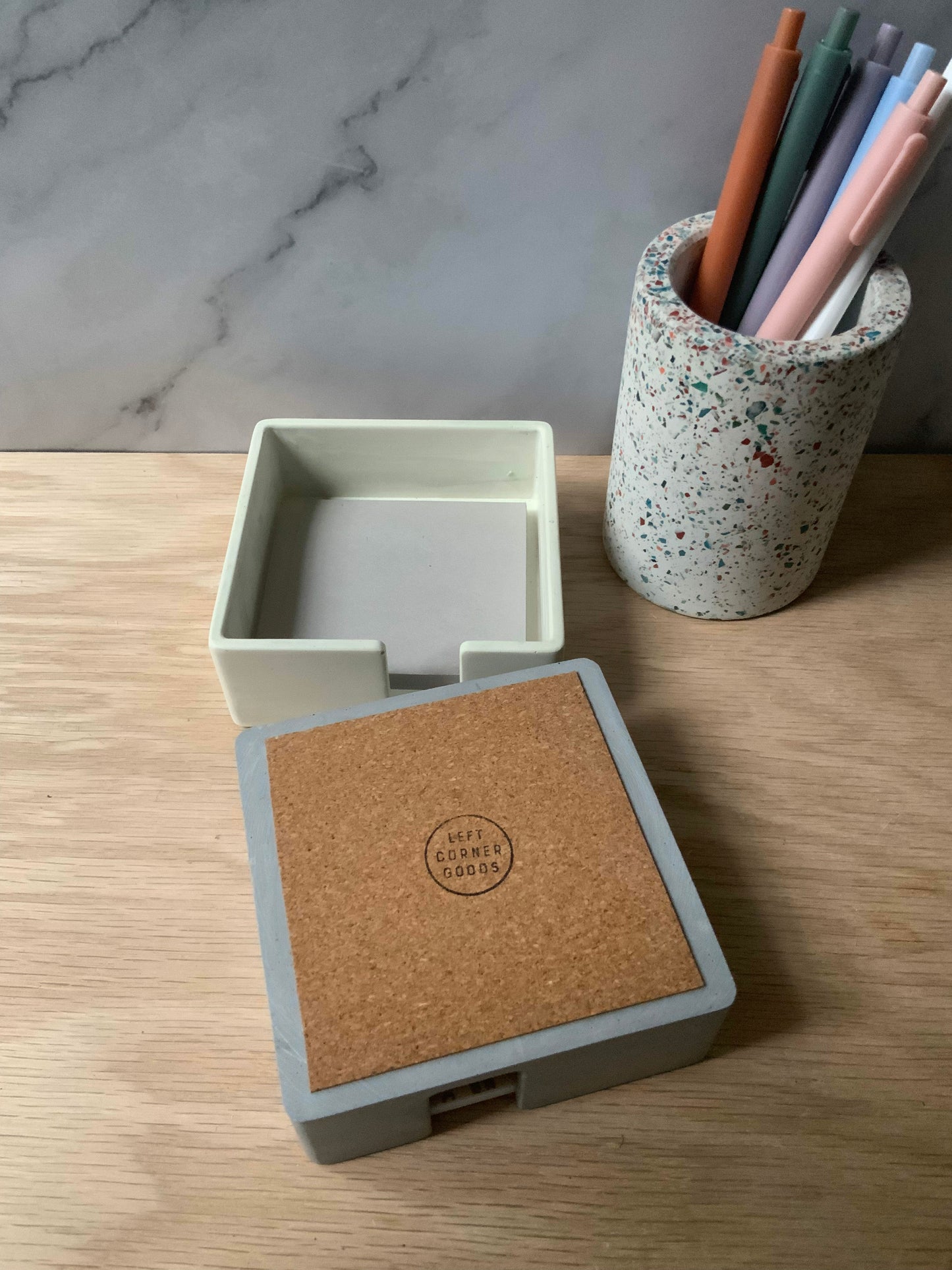 Industrial Post-it-note desk accessory Cement