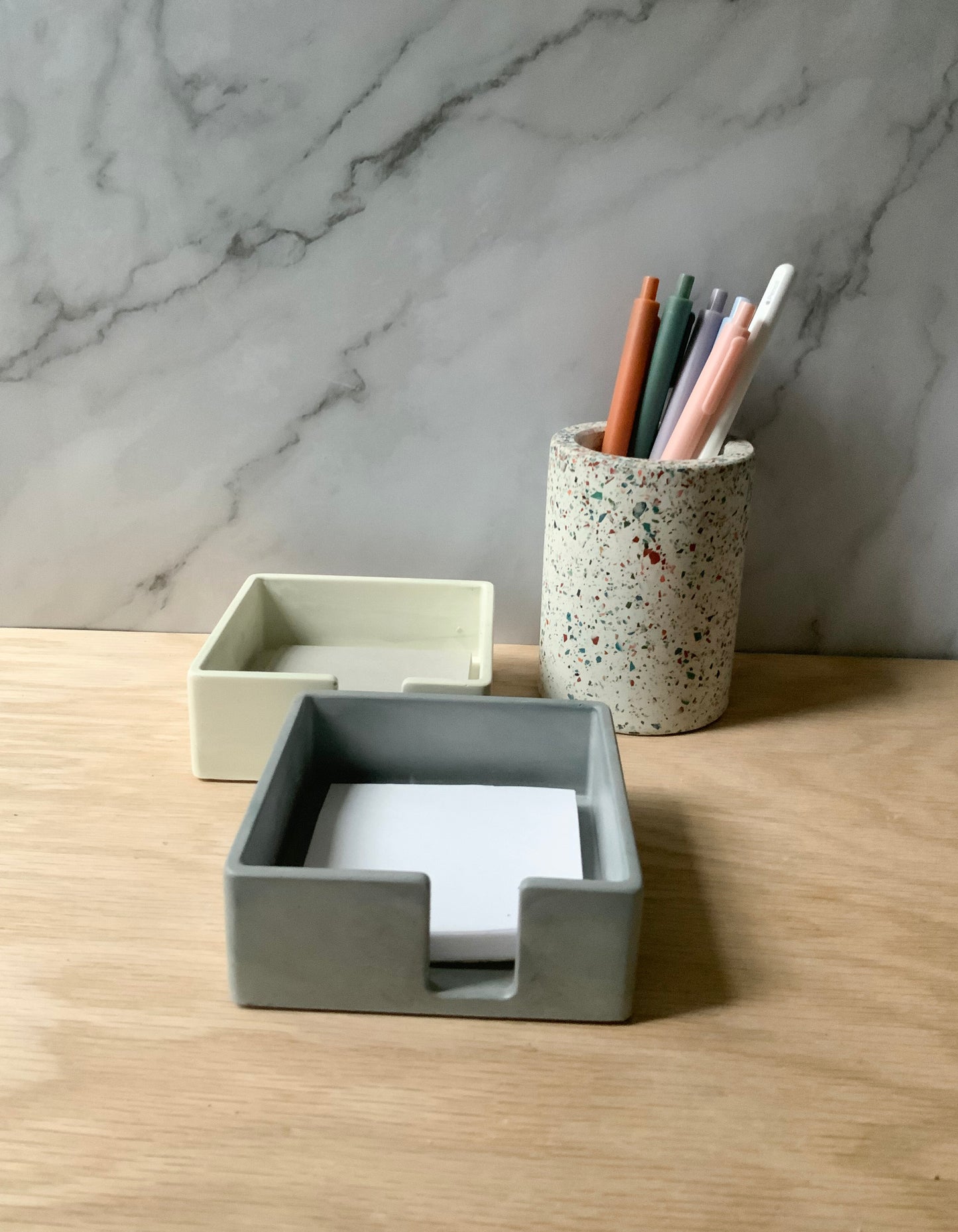 Industrial Post-it-note desk accessory Cement