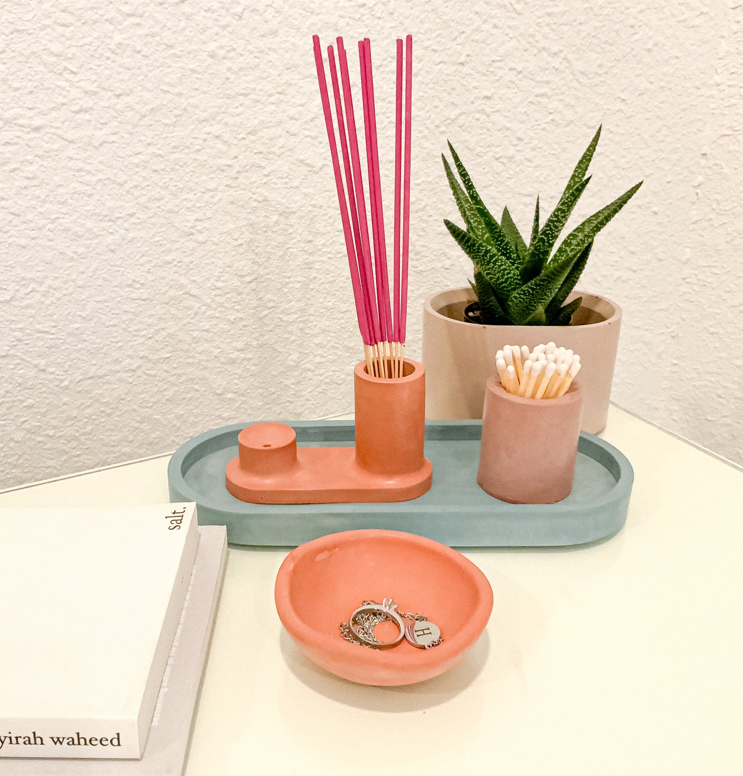 Concrete Catchall Bowl - Modern Entryway Key Organizer, Minimalist Desk Tray, Sculptural Home Decor Gift