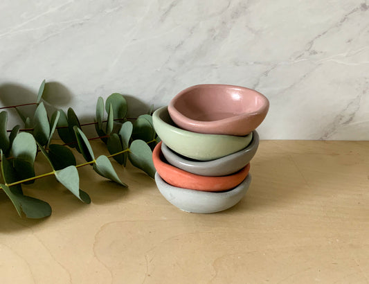 Concrete Catchall Bowl - Modern Entryway Key Organizer, Minimalist Desk Tray, Sculptural Home Decor Gift