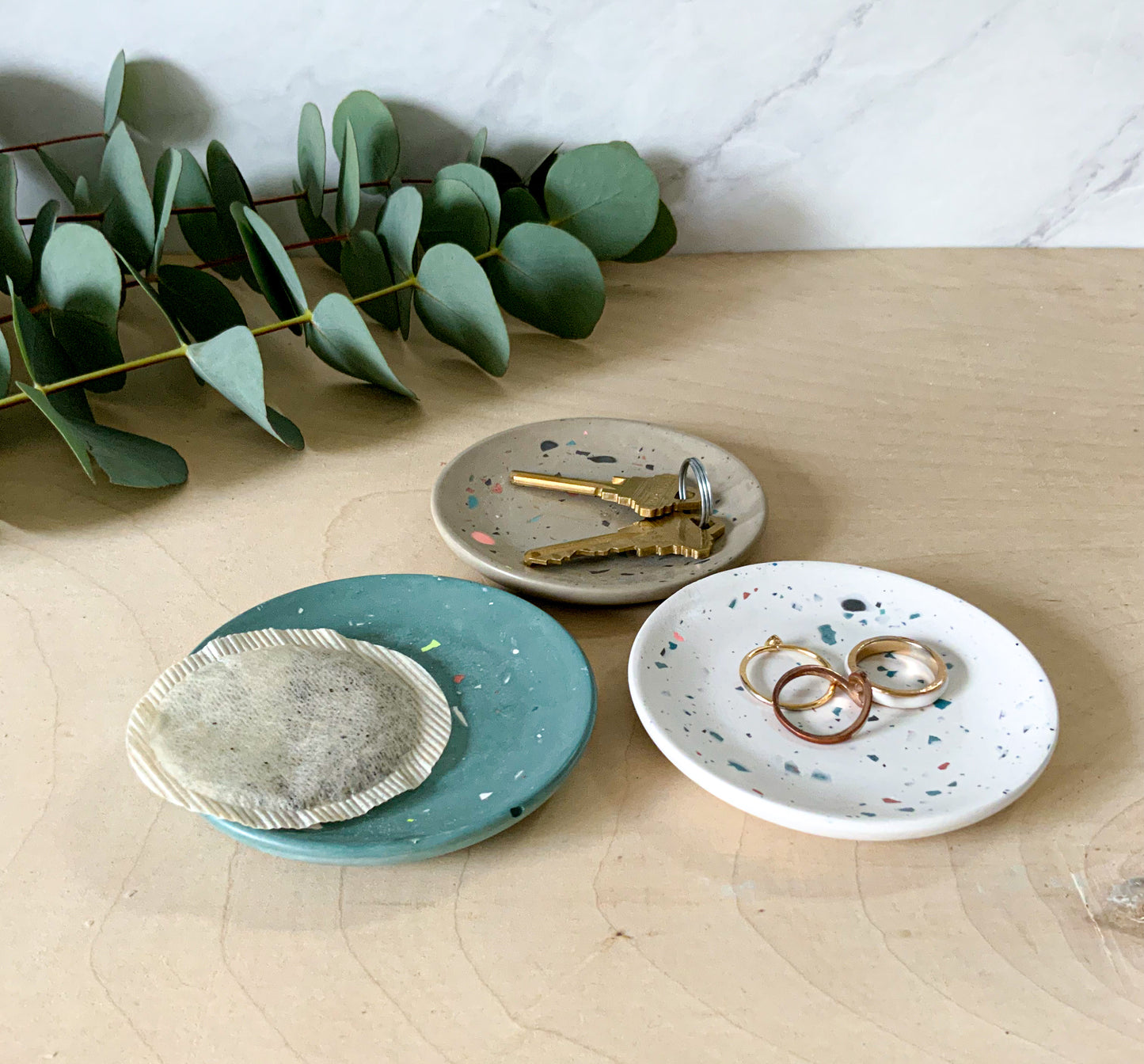 Handmade Terrazzo Concrete Ring Dish – Minimalist Jewelry Tray, Teabag Rest, Modern Catchall Plate, Small Vanity Decor