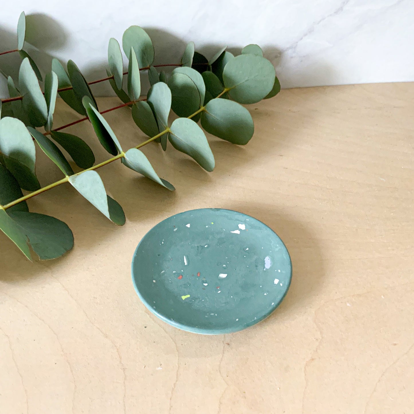 Handmade Terrazzo Concrete Ring Dish – Minimalist Jewelry Tray, Teabag Rest, Modern Catchall Plate, Small Vanity Decor