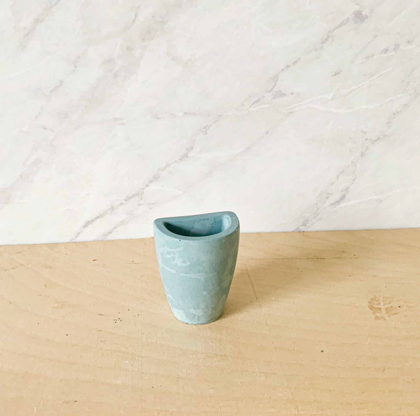 Small Concrete Wall Planter – Minimalist Hanging vase for Air Plants & Dried Flowers