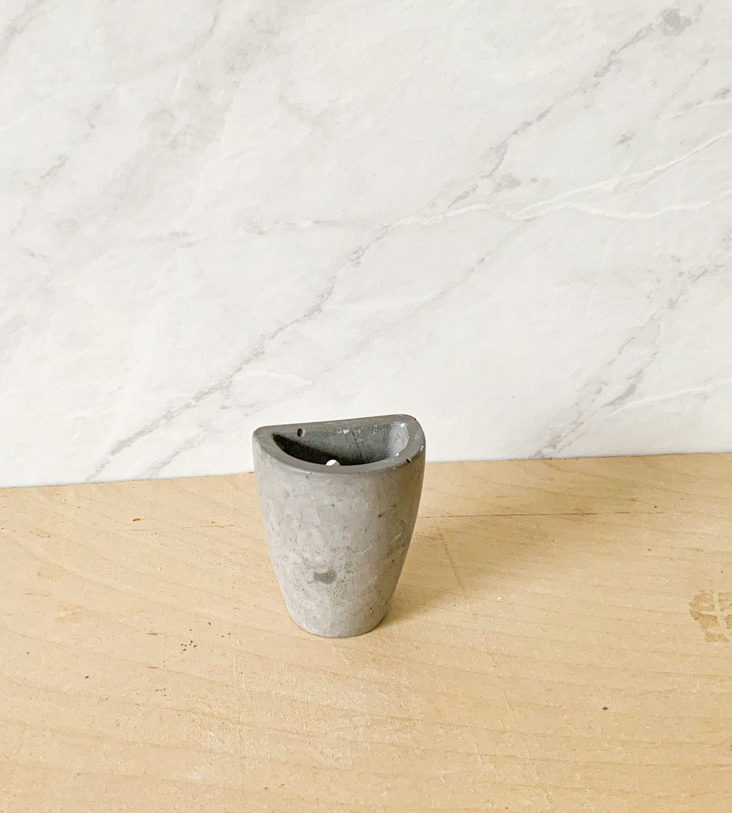 Small Concrete Wall Planter – Minimalist Hanging vase for Air Plants & Dried Flowers