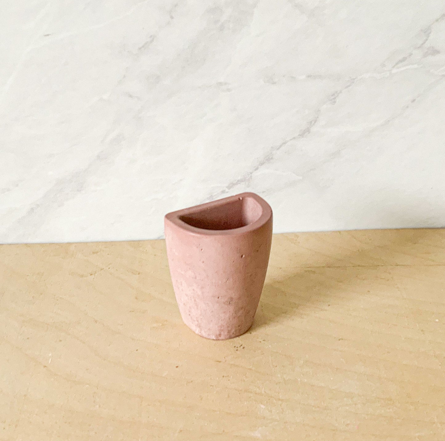 Small Concrete Wall Planter – Minimalist Hanging vase for Air Plants & Dried Flowers