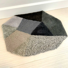 Load image into Gallery viewer, Hand tufted geometric rock rug, 70% wool and 30% acrylic
