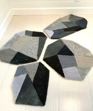 Load image into Gallery viewer, Hand tufted geometric rock small rug, 70% wool and 30% acrylic
